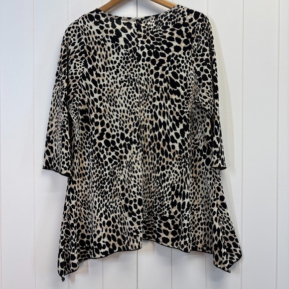 Vintage Only 9 Womens Animal Print Handkerchief Hem Top Size 2X Pleated Chic - Picture 2 of 9